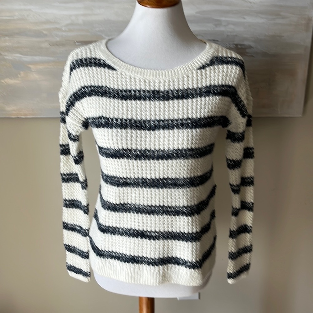 Hollister crème/navy comfortable woven sweater
